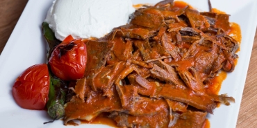 iskender-tanimi-turk-mutfaginin-en-meshur-lezzeti-iskender-nasil-yapilir-zE1Di4UD.jpg