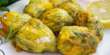 kabak-cicegi-dolmasi-tanimi-ege-ve-akdenizin-meshur-lezzeti-kabak-cicegi-dolmasi-nasil-yapilir-UexpRL9a.jpg