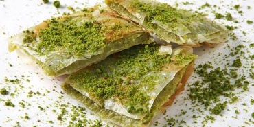 katmer-tanimi-bol-antep-fistigi-ve-nefis-kaymagiyla-damaklarda-lezzet-soleni-yasatan-katmer-nasil-Cghsztqq.jpg