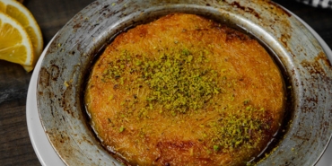 kunefe-tanimi-serbetli-tatlilarin-en-sevileni-nefis-kunefe-nasil-yapilir-g8cmps63.jpg