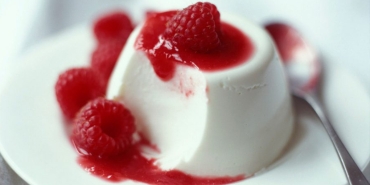 panna-cotta-tanimi-hafif-sutlu-bir-italyan-tatlisi-panna-cotta-nasil-yapilir-htQjnw3M.jpg