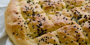 ramazan-pidesi-tanimi-ramazan-sofralarina-lezzet-katan-nefis-ramazan-pidesi-nasil-yapilir-mJY6PJju.jpg
