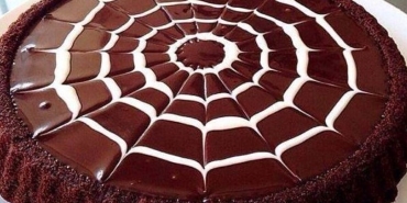 tart-kek-tanimi-agir-cikolata-tadiyla-tatli-sevenleri-sevindirecek-tart-kek-nasil-yapilir-1mazXDgI.jpg