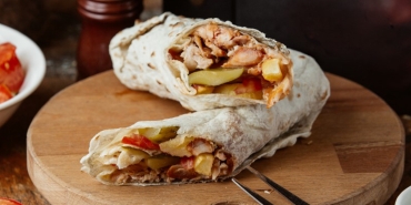 tavuk-doner-tanimi-sokak-lezzetlerinin-en-sevileni-tavuk-doner-nasil-yapilir-KkXDVWMx.jpg