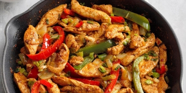 tavuk-fajita-tanimi-agiz-sulandiran-manzarasiyla-lokum-kivaminda-tavuk-fajita-nasil-yapilir-Cf5GVnxK.jpg