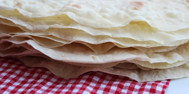 yufka-ekmek-tanimi-sipsak-hazir-olan-lezzetli-mi-lezzetli-yufka-ekmek-nasil-yapilir-XWWk2JTZ.jpg