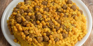 ziyafet-pilavi-tanimi-konuklarinizi-agirlarken-sofranizi-ziyafete-cevirecek-ziyafet-pilavi-nasil-yapilir-IDxHrdKa.jpg